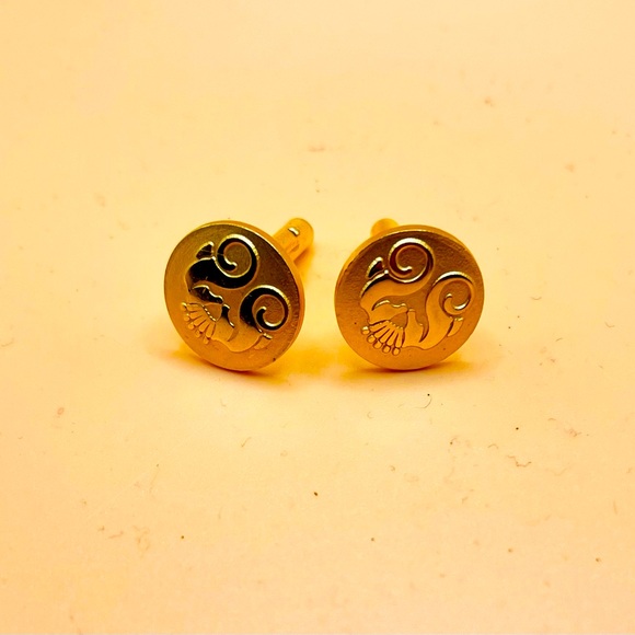 Gold-toned seahorse cufflinks - Picture 1 of 4